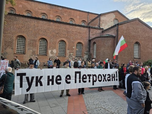 Протест и контрапротест блокираха центъра на София