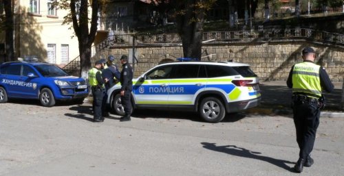 Нова вълна от бомбени заплахи: Евакуират институции в четири града