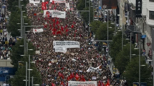 Испания кипи заради наемите: 70 000 на протест в Мадрид, сблъсъци във Валенсия