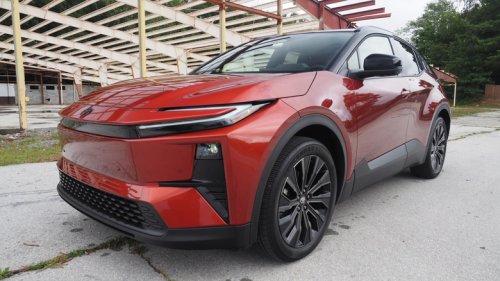 Toyota C-HR: смел дизайн, но компромисите удрят там, където боли