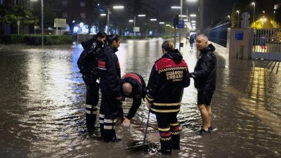 Воден потоп в Каталуния: Двама загинали, един изчезнал след проливни дъждове