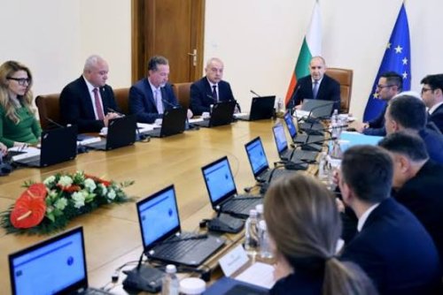 Правителството заседава на фона на атаката в Черно море: 33 решения чакат кабинета