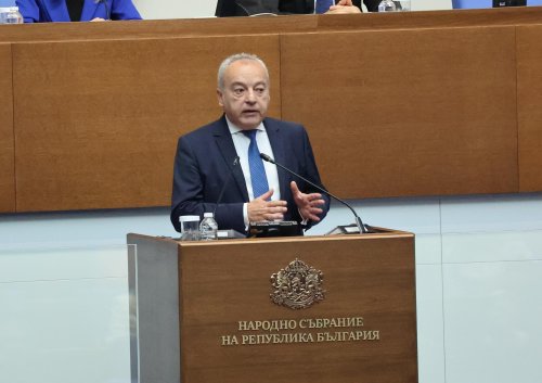 Донев: Дефицитът остава 5,7% &ndash; парите по ПВУ няма да &bdquo;спасят&ldquo; бюджета