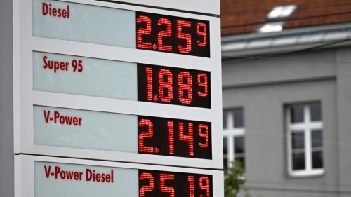 Дизелът удари рекорд в ЕС: 2,226 евро за литър, а данъците още са по-ниски от бензина
