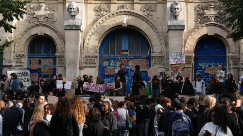 Над 400 училища във Франция остават затворени заради протестите: близо 2000 души са задържани