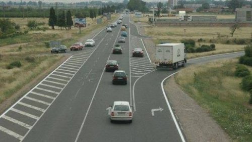 Пътната обстановка тази вечер: ограничения по &bdquo;Тракия&ldquo; и &bdquo;Хемус&ldquo;, затворени проходи и риск от слана