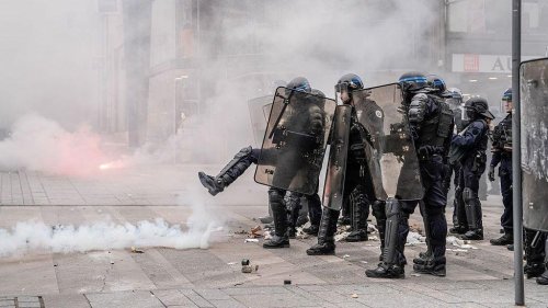 Над 5000 задържани във Франция след ученически протести: 85% са непълнолетни
