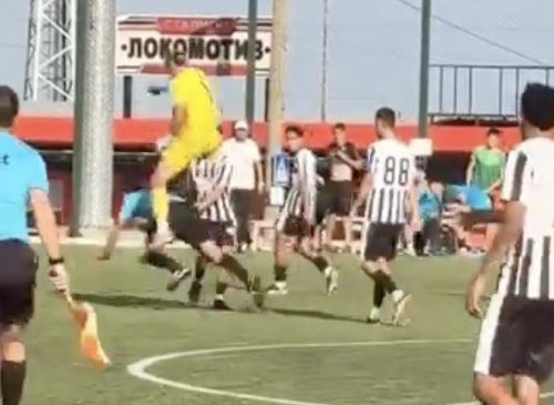 (ВИДЕО) Скандал в Елитната група U18! Футболист нападна съдия след последния съдийски сигнал