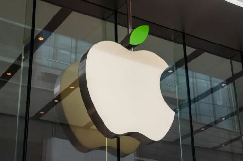 Apple затвори над 5 трилиона долара: Исторически рекорд и тежък тест за новия CEO