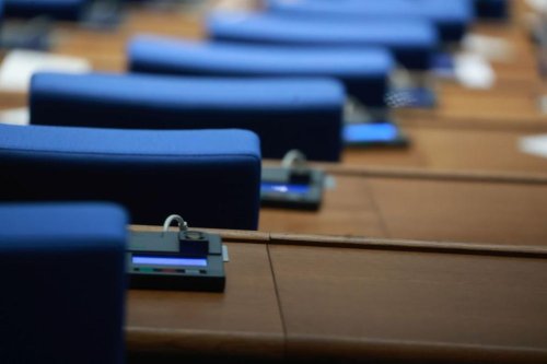 Депутатите обсъждат промени в търговията с акции и споразумение за излизането на България от МБИС