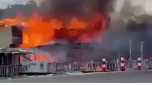 (ВИДЕО) Смъртоносен пожар изпепели морски курорт в Бангладеш: шестима загинали, сред тях дете