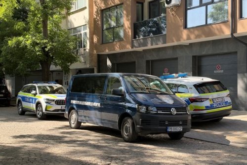 Трагедията в Пловдив: 14-годишният син на откритата мъртва 45-годишна жена е отведен с белезници