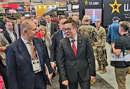 Пулев във Вашингтон: България иска американски заводи и трансфер на технологии в отбраната