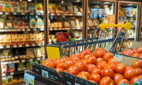 Цените на храните отново нагоре! Доматите скочиха с близо 17%, поскъпват и чушките