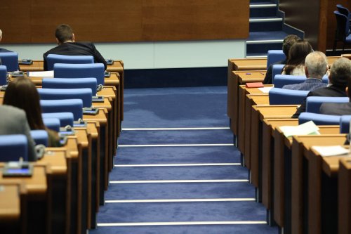 Парламентът затяга правилата за застраховането: КФН получава по-бърз механизъм за спешно финансиране