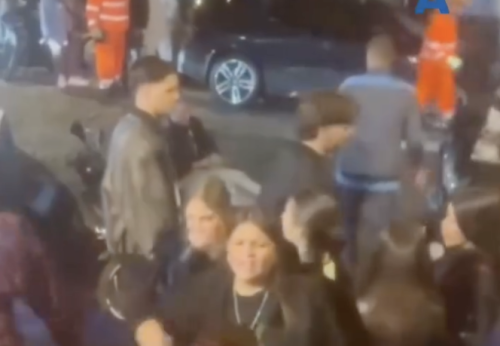 (ВИДЕО) Баща защити дъщерите си от група младежи в Неапол, пребиха го, а камион премаза крака му