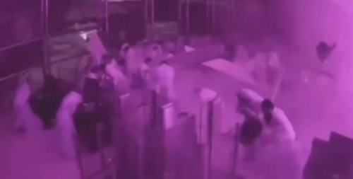(ВИДЕО) Моментът на смъртоносния удар на &bdquo;Ансар Аллах&ldquo; по летище &bdquo;Крал Халид&ldquo;: 13 загинали и над 300 ранени