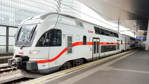 Австрия пусна най-голямата си соларна централа за влакове: 37 764 панела захранват железниците