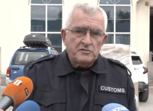 (ВИДЕО) Кокаин в тайник, марихуана сред фъстъци: Откриха близо 350 кг дрога в камион