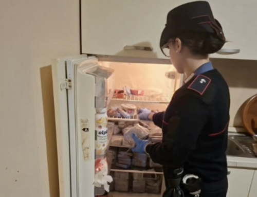 (ВИДЕО) Съседи издадоха наркобаза за милиони в Италия: Кокаинът и хашишът били скрити в хладилник и фризер!