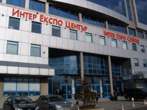 Дим в Интер Експо Център вдигна тревога: посетителите сами излязоха навън