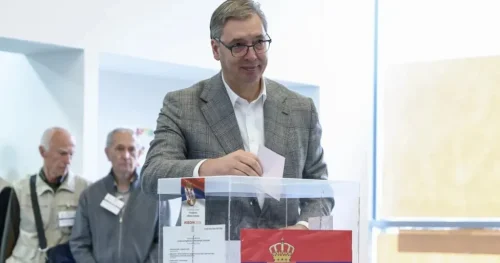 Напрежение на изборите в Сърбия! Съобщиха за нападение срещу майката на Вучич, опашките са огромни