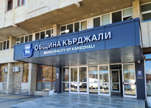 ДПС говори за репресии, но кой превърна Община Кърджали в партийна трибуна?