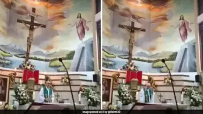 (ВИДЕО) Кръст падна и уби свещеник по време на литургия на живо в Еквадор