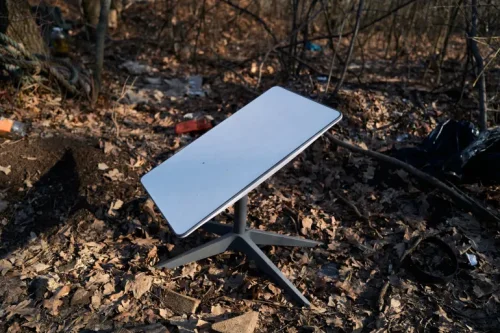 Starlink в Украйна още е &bdquo;с вързани ръце&ldquo;: Военният Starshield остава с ограничена скорост