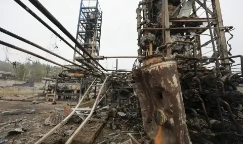 Дронове удариха Уфа на 1400 км от фронта: Пламна ключова инсталация в рафинерия на &bdquo;Роснефт&ldquo;