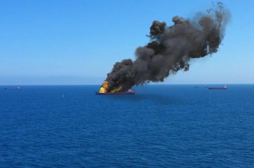 Три морски дрона удариха контейнеровоз край Калиакра, екипажът напусна кораба