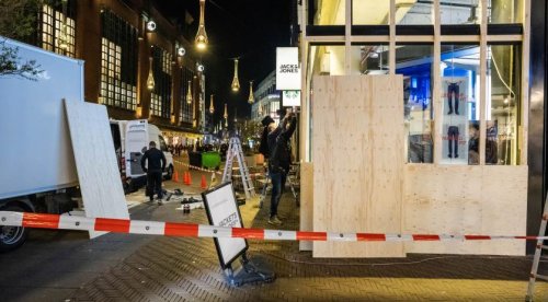 Хага на тръни: Магазини се барикадират заради онлайн призиви за безредици