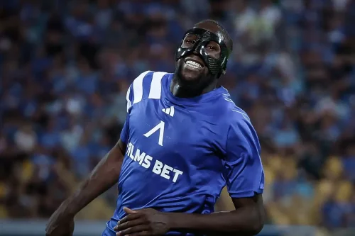 Левски си връща ключов нападател: Сангаре ускорява възстановяването и е близо до терена