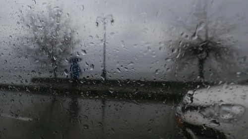 Спокойно утро на 1 април и бурен следобед: Дъждът се засилва в цялата страна