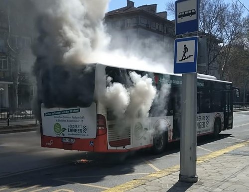 Огнен инцидент в Пловдив: Aвтобус се запали в движение