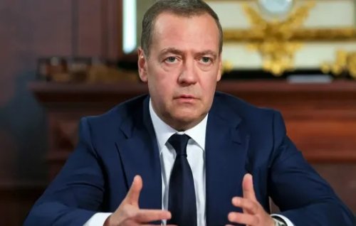 Медведев предупреждава: ЕС може да се превърне във военен съюз срещу Русия