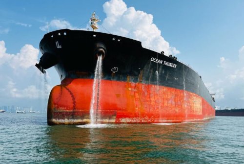 Ормузкият проток остава капан: трети турски кораб мина, 8 чакат изход