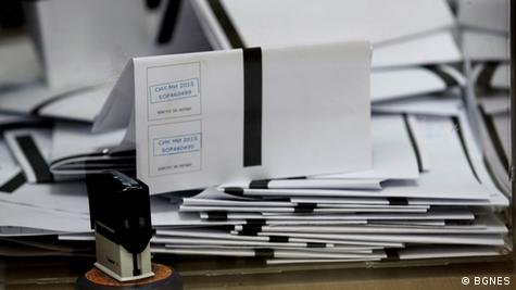 Броенето на бюлетините под лупа: проверяват на всеки 10 минути дали има живо излъчване