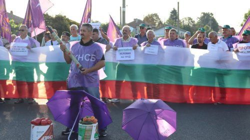 &bdquo;На прага на бедността&ldquo;: Служителите в Агенцията за борба с градушките спират работа и излизат на протест