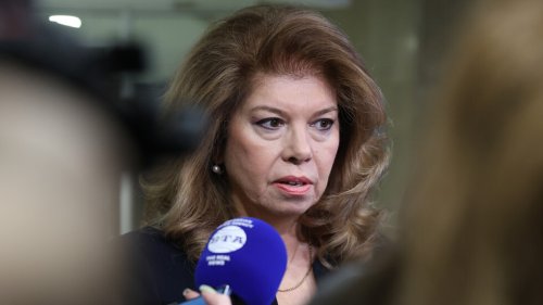 България с позиция за Близкия изток: Йотова настоява за разум и дипломация