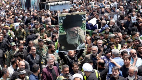 Хиляди иранци почетоха паметта на Али Хаменей