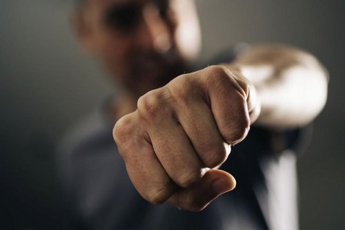 Жесток побой и палеж в Ахтопол: 57-годишен мъж е нападнат, двама са в ареста