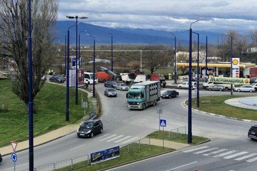 Ремонтът на кръговите при моста на Марица минава на нощен режим: асфалт след 20:00