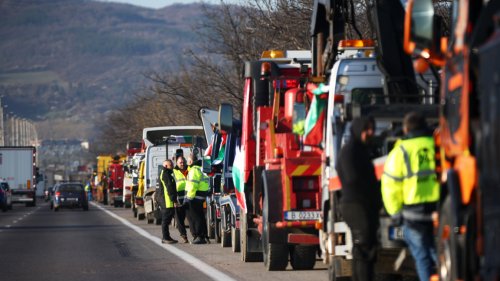 Фирмите за пътна помощ блокираха Околовръстното: над 300 камиона на протест срещу МРРБ