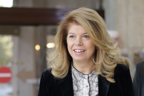 Йотова награждава &bdquo;24 часа&ldquo; с Почетния знак на президента за 35 години журналистика