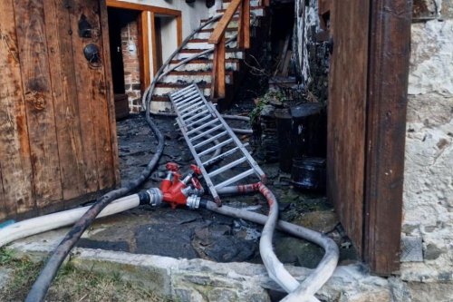 Пожар в хоспис в София: мъж е с изгаряния