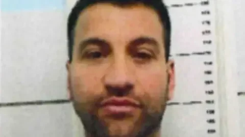 Арестуваха Роберто Мацарела &ndash; ключов бос от Камора (ВИДЕО)