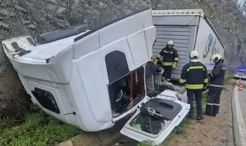 Пиян шофьор преобърна ТИР в Хаинбоаз: трафикът блокира, полицията на място