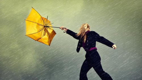 НИМХ предупреди: Жълт код за силен вятър в 6 области, утре обхваща цялата страна