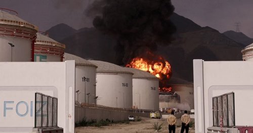 Иран съобщи за втори удар по петрохимически комплекс, избухна пожар край Шираз